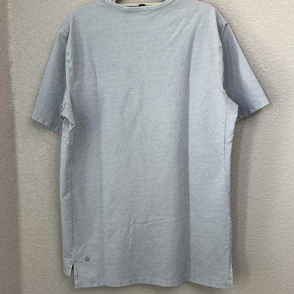 Lululemon Men’s Commission Short Sleeve Hi Lo Side Slit T-Shirt Gray Large - Picture 3 of 6